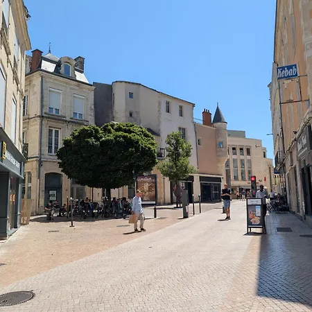 Le Porchaire - 2ch - Elegant Spacieux Et Calme Au Centre De - Futuroscope A 20 Min * Poitiers