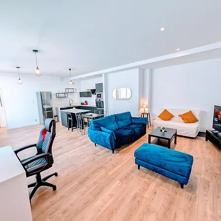 Le Porchaire - 2ch - Elegant Spacieux Et Calme Au Centre De - Futuroscope A 20 Min Appartement