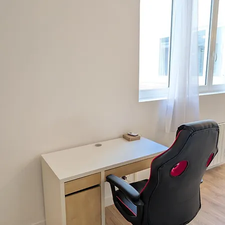 Appartement Le Porchaire - 2ch - Elegant Spacieux Et Calme Au Centre De - Futuroscope A 20 Min Poitiers