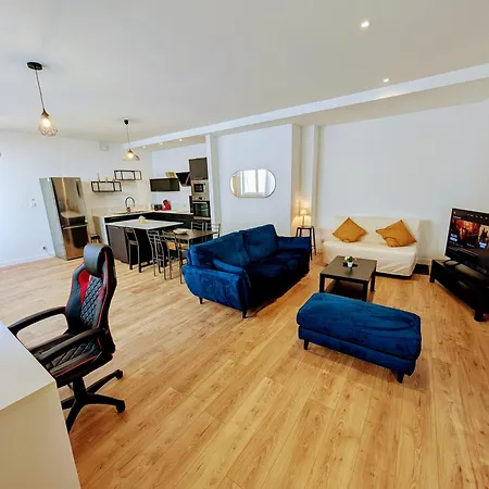 Le Porchaire - 2ch - Elegant Spacieux Et Calme Au Centre De - Futuroscope A 20 Min Apartment