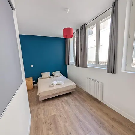 Le Porchaire - 2ch - Elegant Spacieux Et Calme Au Centre De - Futuroscope A 20 Min Apartment