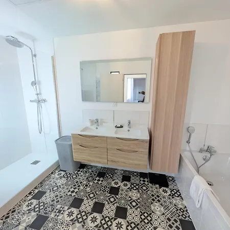 Le Porchaire - 2ch - Elegant Spacieux Et Calme Au Centre De - Futuroscope A 20 Min Apartment *