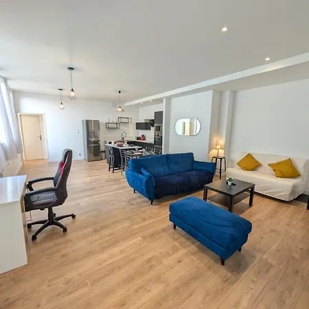 Le Porchaire - 2ch - Elegant Spacieux Et Calme Au Centre De - Futuroscope A 20 Min