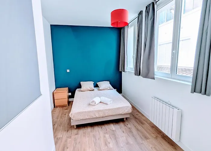 Le Porchaire - 2ch - Elegant Spacieux Et Calme Au Centre De - Futuroscope A 20 Min