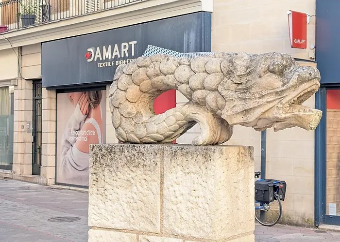 Le Porchaire - 2ch - Elegant Spacieux Et Calme Au Centre De - Futuroscope A 20 Min Апартаменты