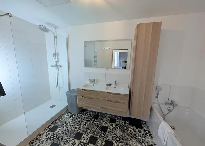 Le Porchaire - 2ch - Elegant Spacieux Et Calme Au Centre De - Futuroscope A 20 Min Апартаменты *