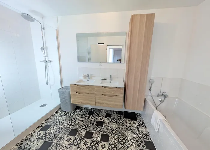 Le Porchaire - 2ch - Elegant Spacieux Et Calme Au Centre De - Futuroscope A 20 Min Пуатье