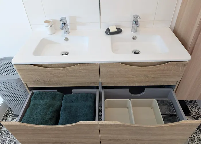 Le Porchaire - 2ch - Elegant Spacieux Et Calme Au Centre De - Futuroscope A 20 Min Апартаменты *