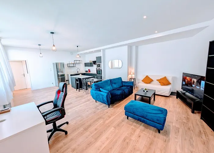 Le Porchaire - 2ch - Elegant Spacieux Et Calme Au Centre De - Futuroscope A 20 Min Апартаменты