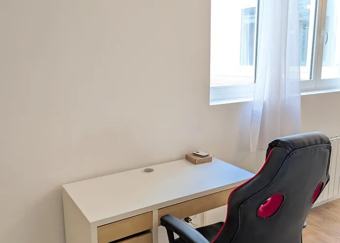 Апартаменты Le Porchaire - 2ch - Elegant Spacieux Et Calme Au Centre De - Futuroscope A 20 Min Пуатье