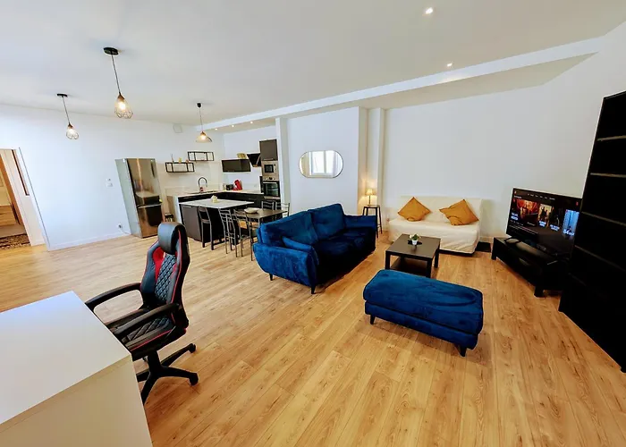 Le Porchaire - 2ch - Elegant Spacieux Et Calme Au Centre De - Futuroscope A 20 Min Апартаменты