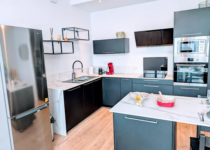 Le Porchaire - 2ch - Elegant Spacieux Et Calme Au Centre De - Futuroscope A 20 Min