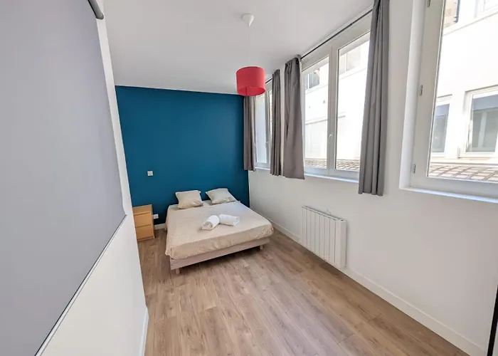 Le Porchaire - 2ch - Elegant Spacieux Et Calme Au Centre De - Futuroscope A 20 Min Апартаменты