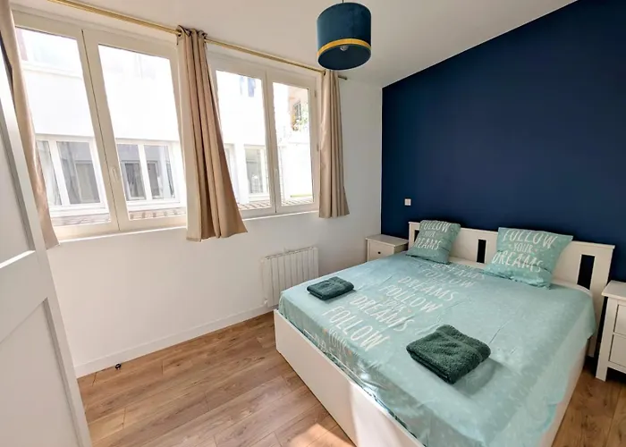 Le Porchaire - 2ch - Elegant Spacieux Et Calme Au Centre De - Futuroscope A 20 Min *